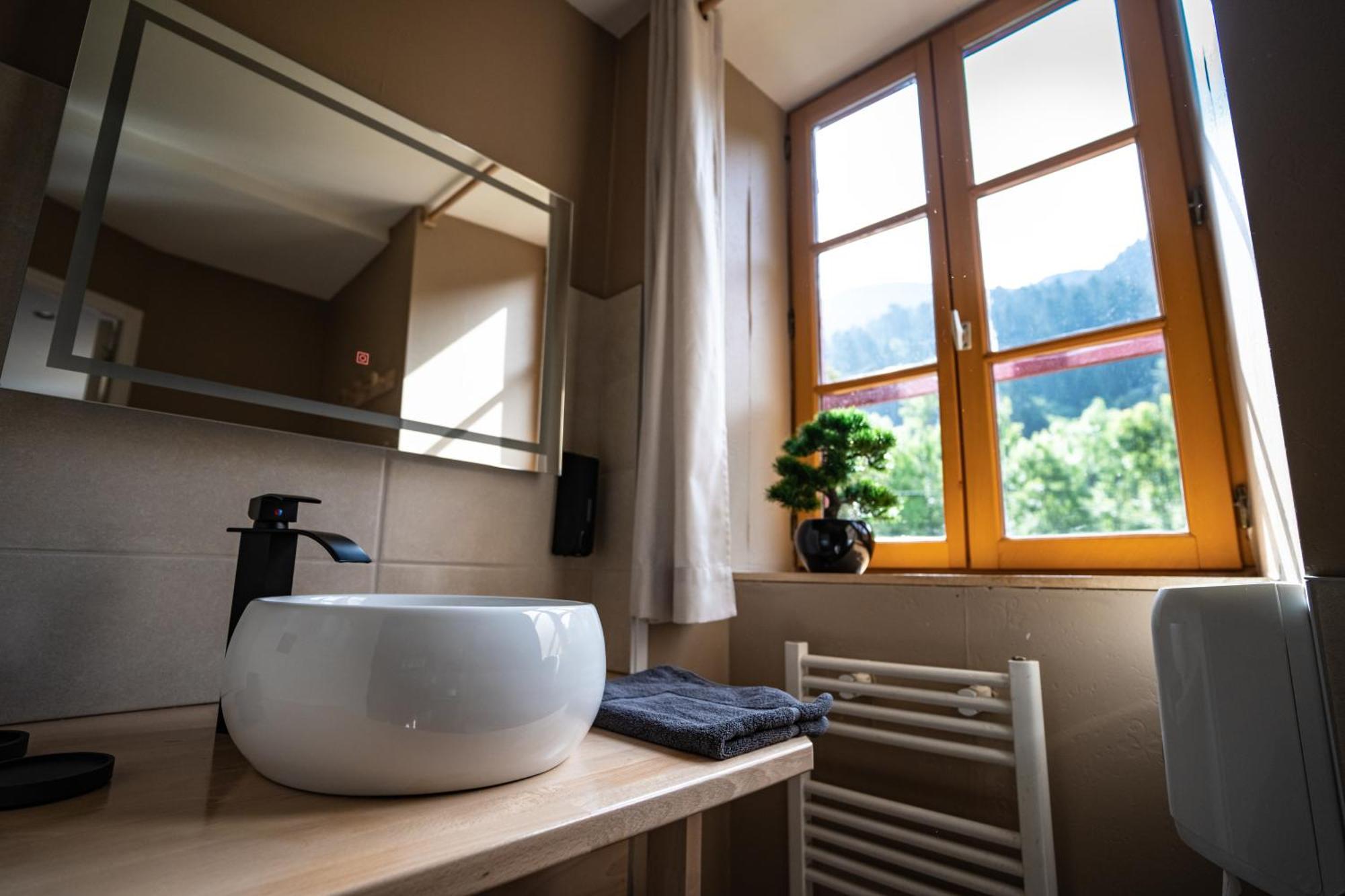 Gite Auberge Les Cascades Ла-Монжі Екстер'єр фото