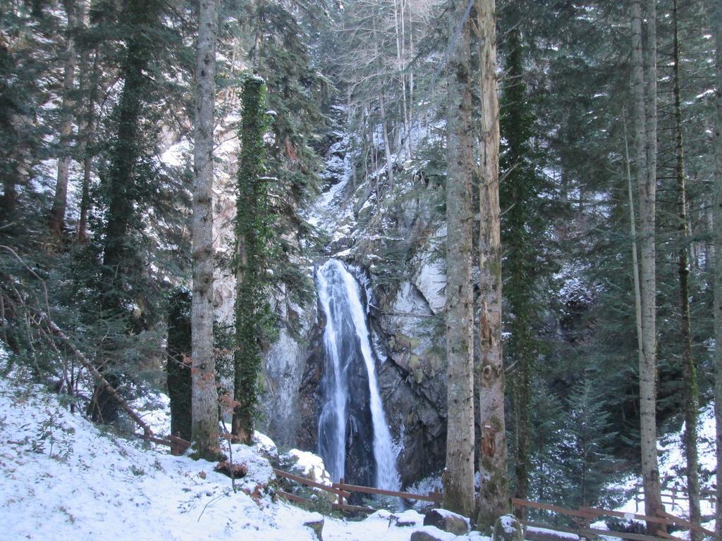 Gite Auberge Les Cascades Ла-Монжі Екстер'єр фото