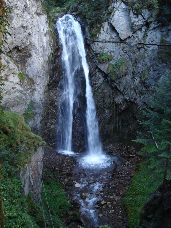 Gite Auberge Les Cascades Ла-Монжі Екстер'єр фото