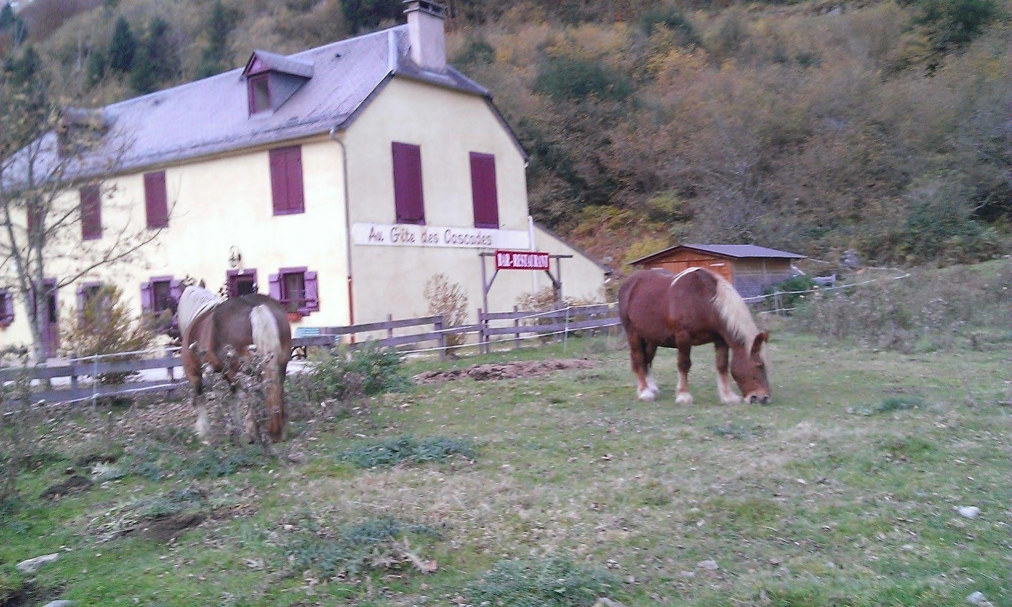 Gite Auberge Les Cascades Ла-Монжі Екстер'єр фото