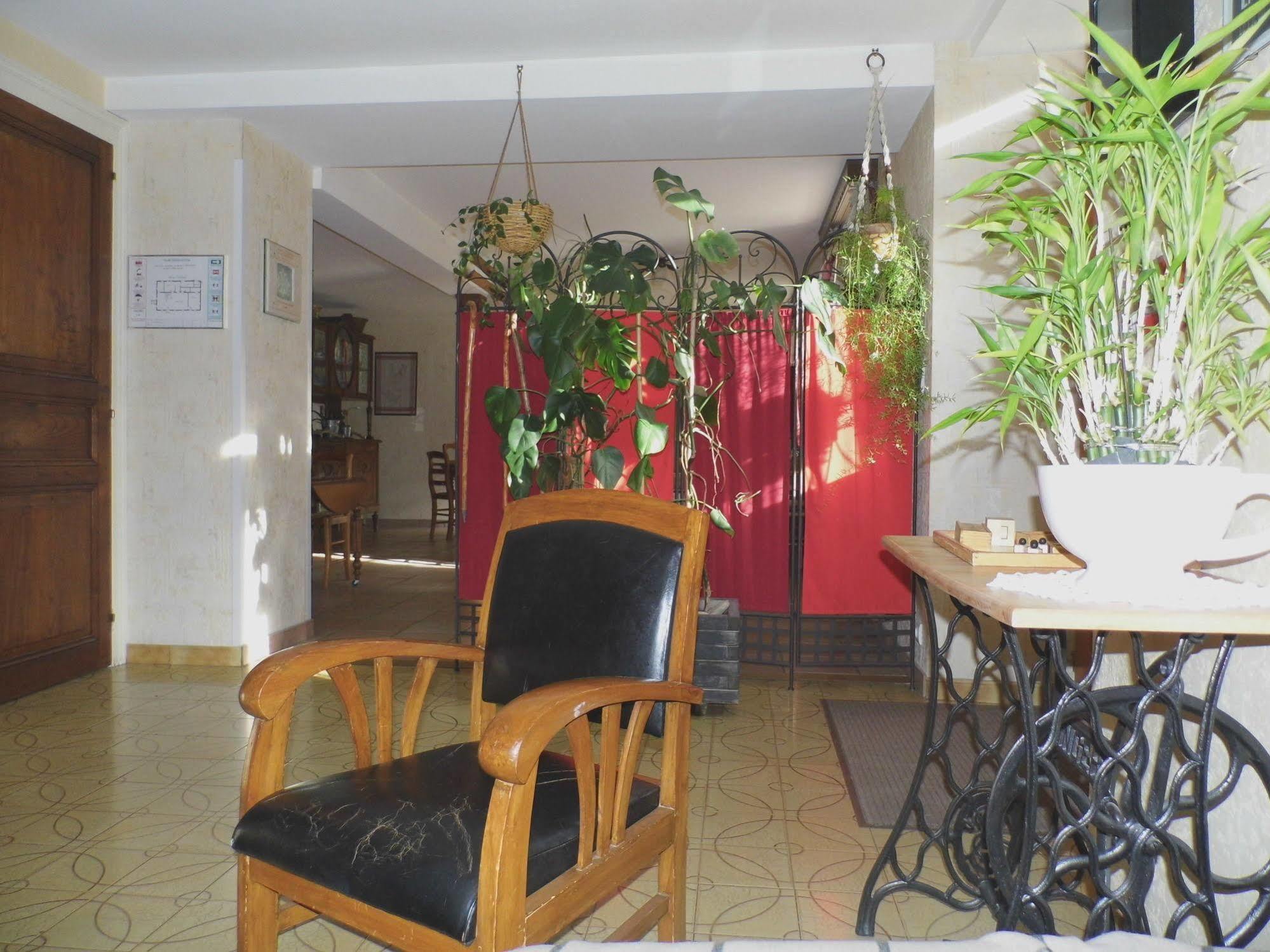Gite Auberge Les Cascades Ла-Монжі Екстер'єр фото